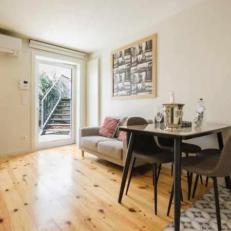 Luxury Style 7 With Ac Downtown Near Metro Apartment