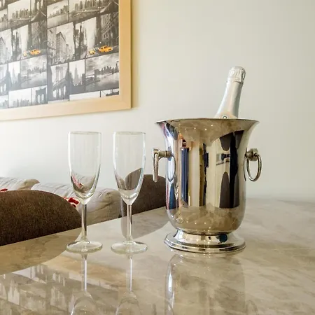 Luxury Style 7 With Ac Downtown Near Metro